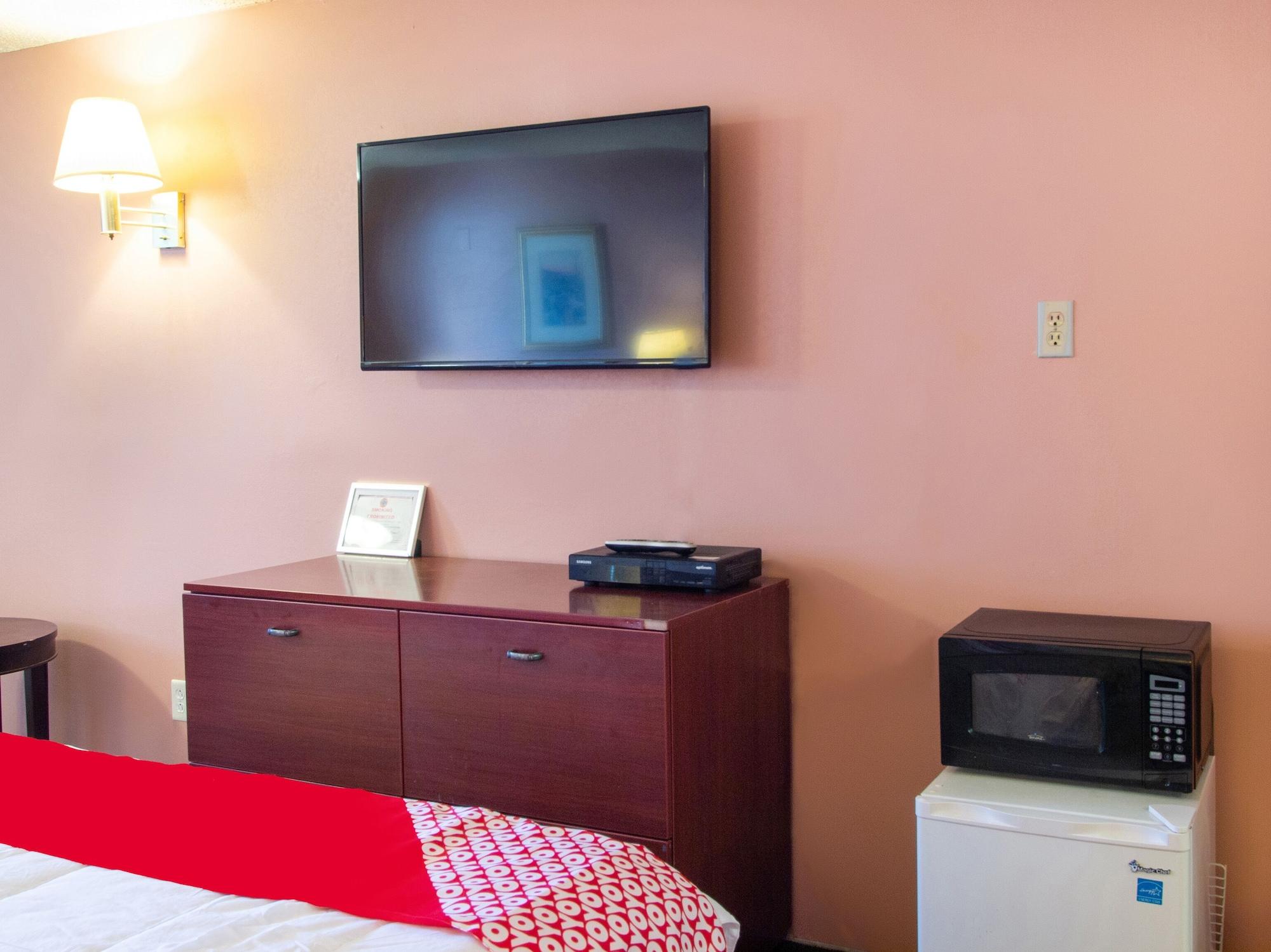 Oyo Hotel Edison Nj Route 1 Exteriör bild